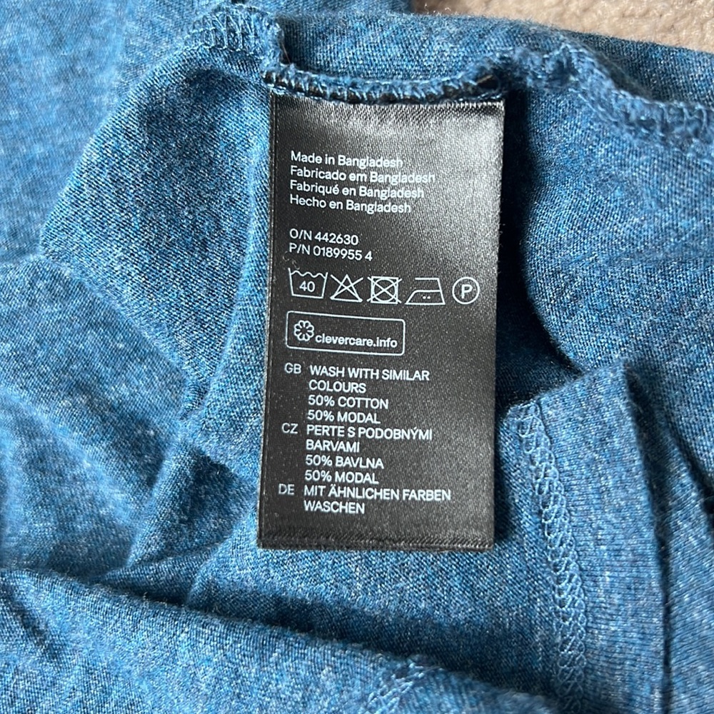 H&M Basic T-Shirt - Picture 9 of 10